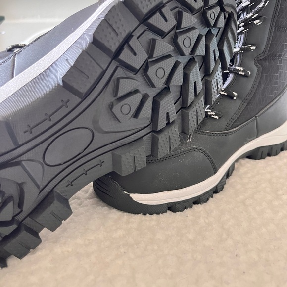 Boots With the Fur | Size 8-8.5 - Picture 3 of 3